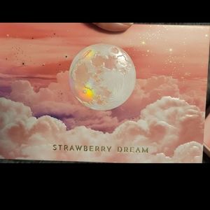 Lunar Beauty Strawberry Dream Palette